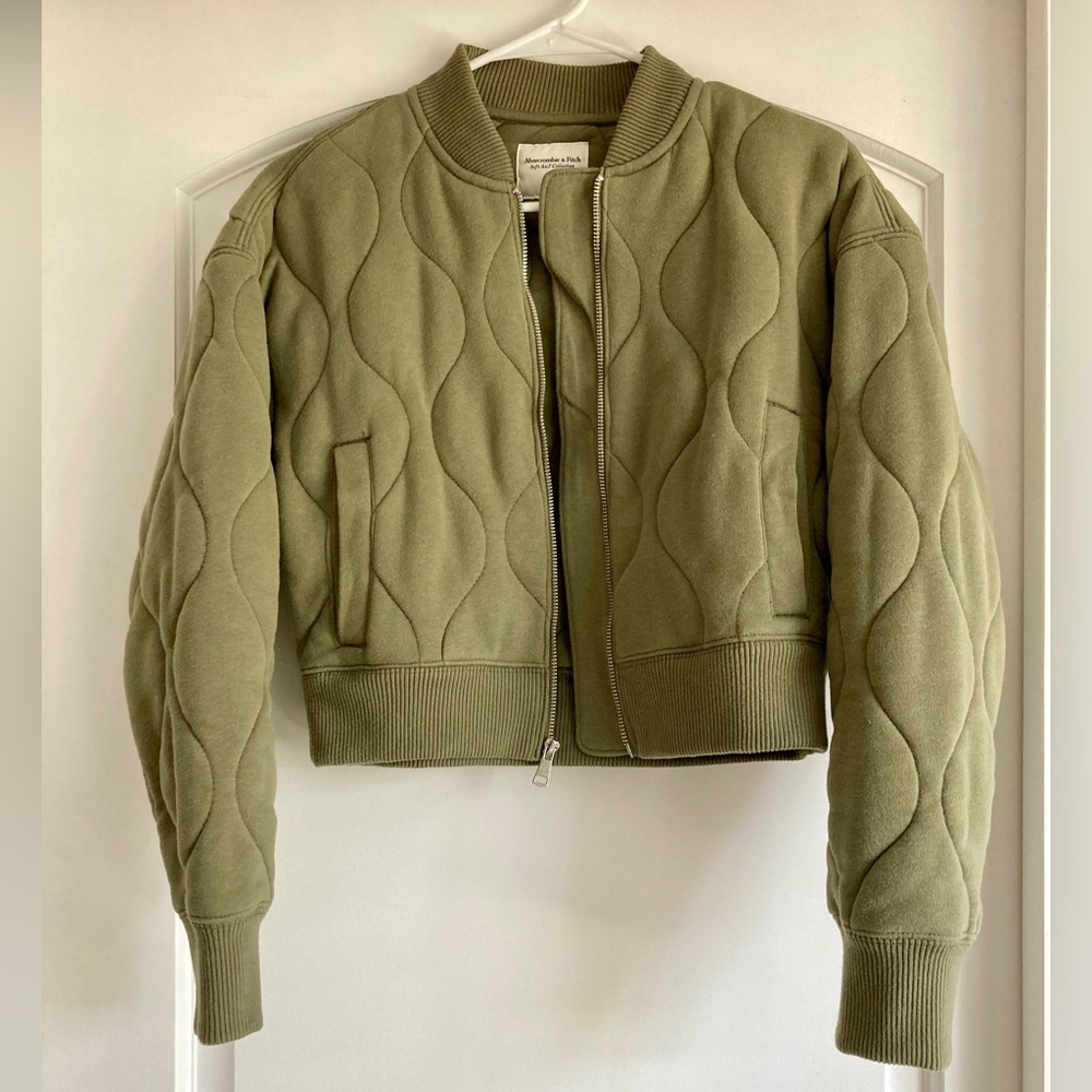 Soft Abercrombie & Fitch bomber